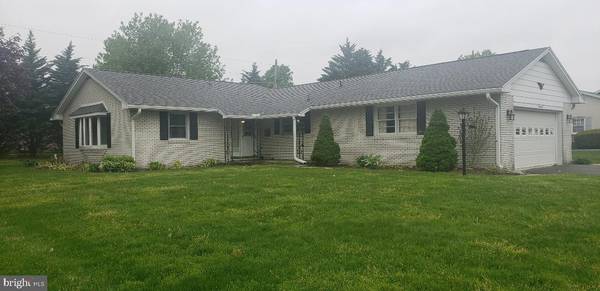 24 N OLLER AVE, Waynesboro, PA 17268