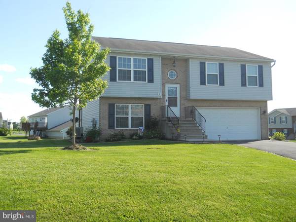 830 RUTHERFORD DR, Greencastle, PA 17225