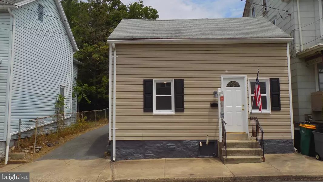 49 E NORTH STREET N, Waynesboro, PA 17268