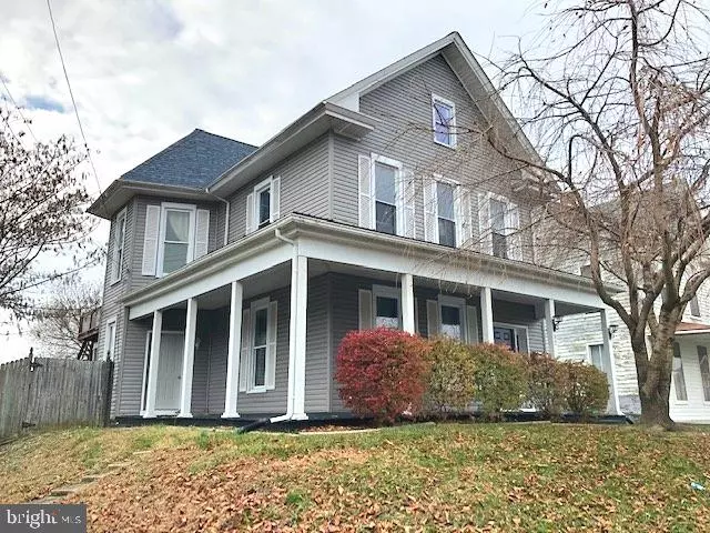 32 E 2ND ST, Waynesboro, PA 17268