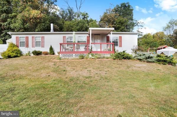 15301 SKYLINE DR, Greencastle, PA 17225