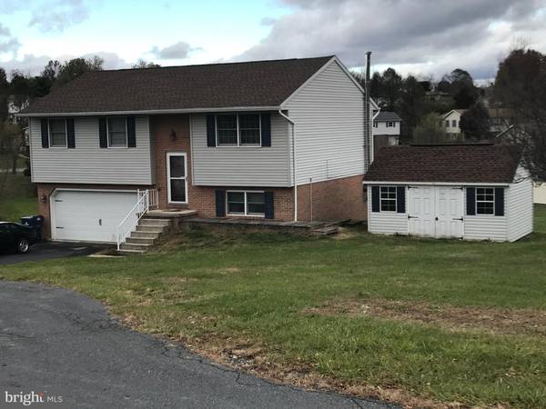 1733 ELIZABETH COURT, Chambersburg, PA 17202