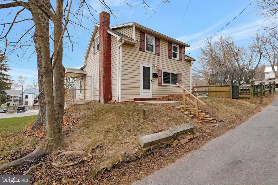 60 LOCUST ST, Waynesboro, PA 17268