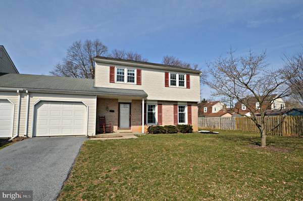 867 LAMPLIGHT CIR, Lancaster, PA 17601