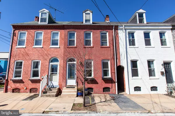 225 W LEMON ST, Lancaster, PA 17603