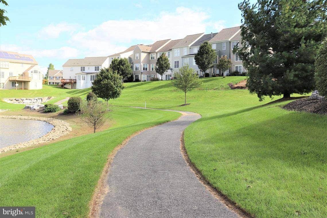 Mount Joy, PA 17552,219 LAKESIDE XING #94