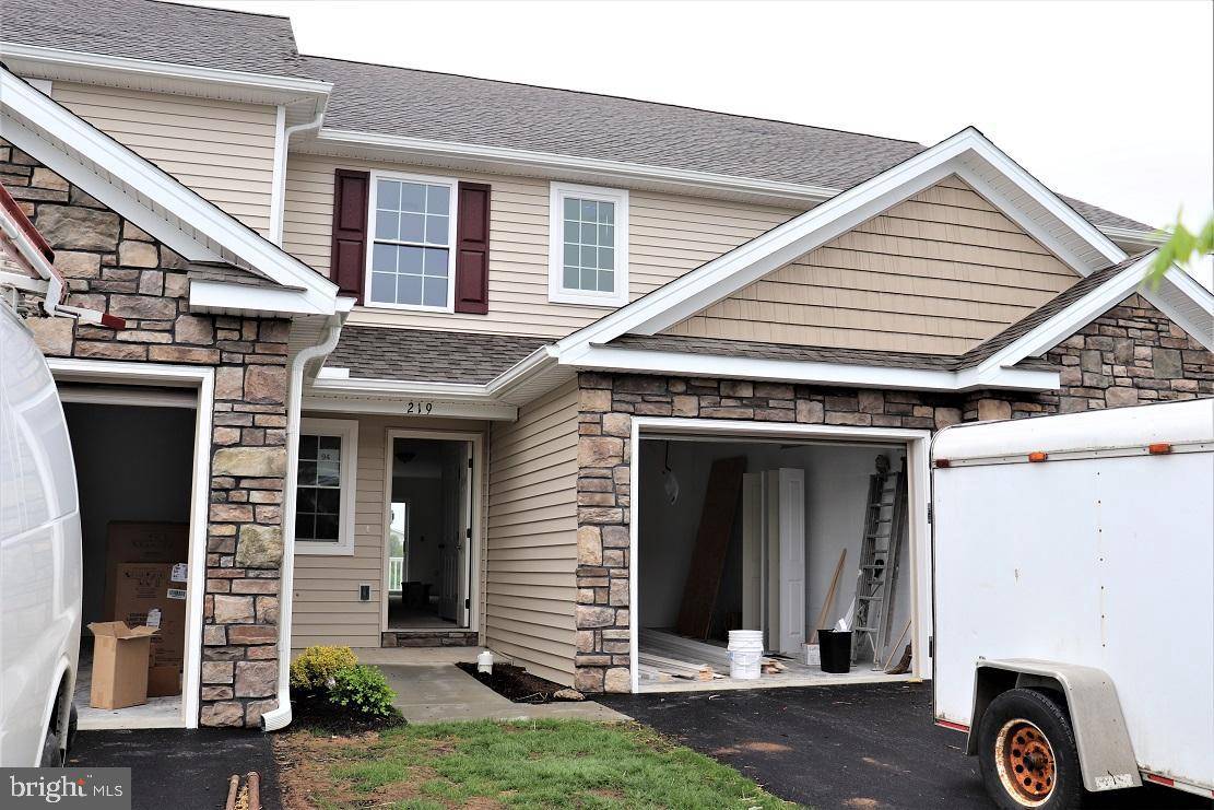 219 LAKESIDE XING #94, Mount Joy, PA 17552