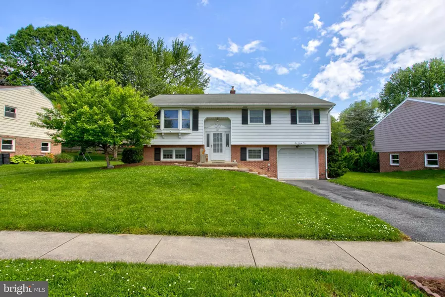 421 SURREY DR, Lancaster, PA 17601