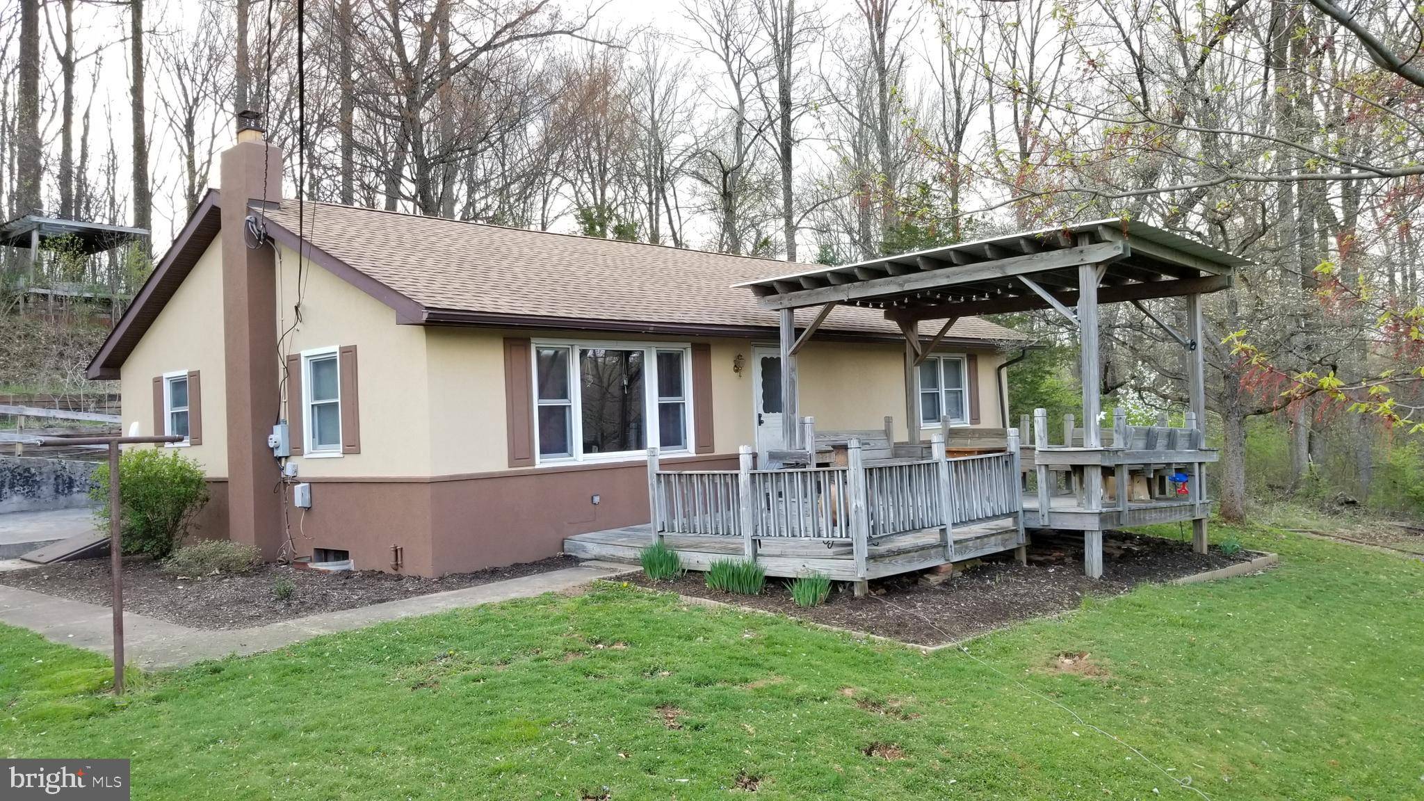 295 N RIDGE RD, Reinholds, PA 17569