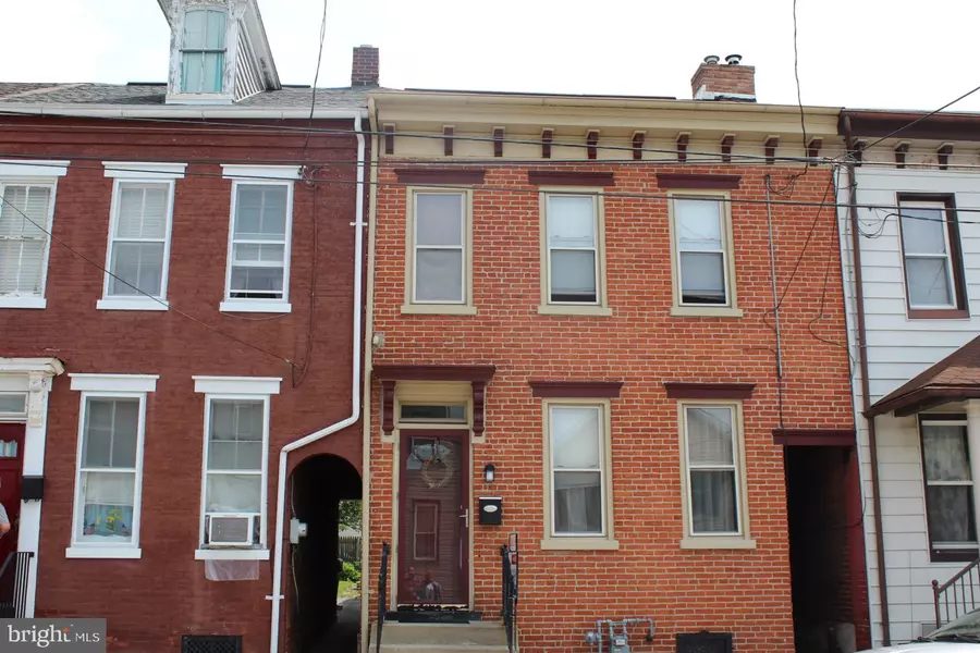 121 N 7TH ST, Columbia, PA 17512