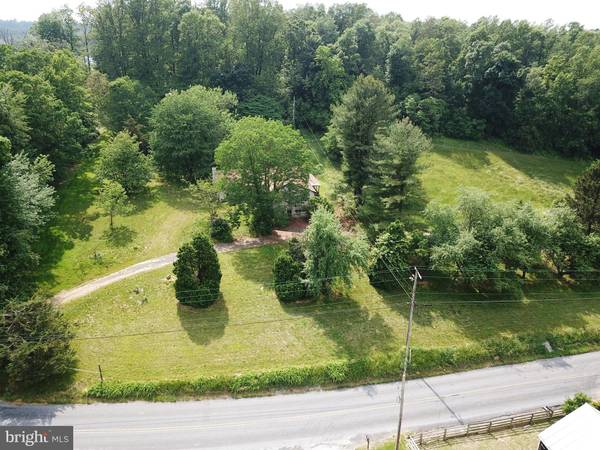 266 S KINZER RD, Paradise, PA 17562