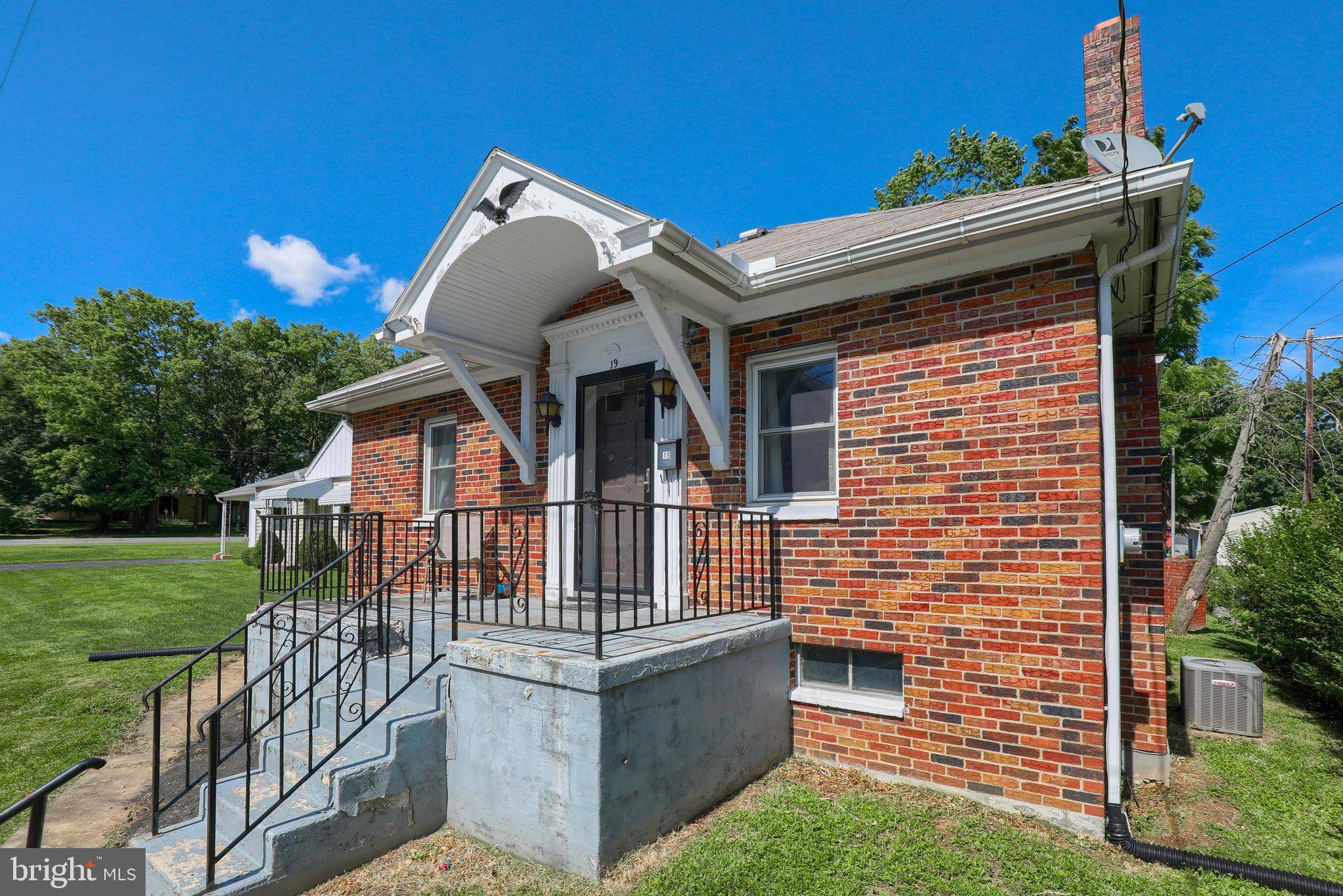 19 N BANK ST, Marietta, PA 17547