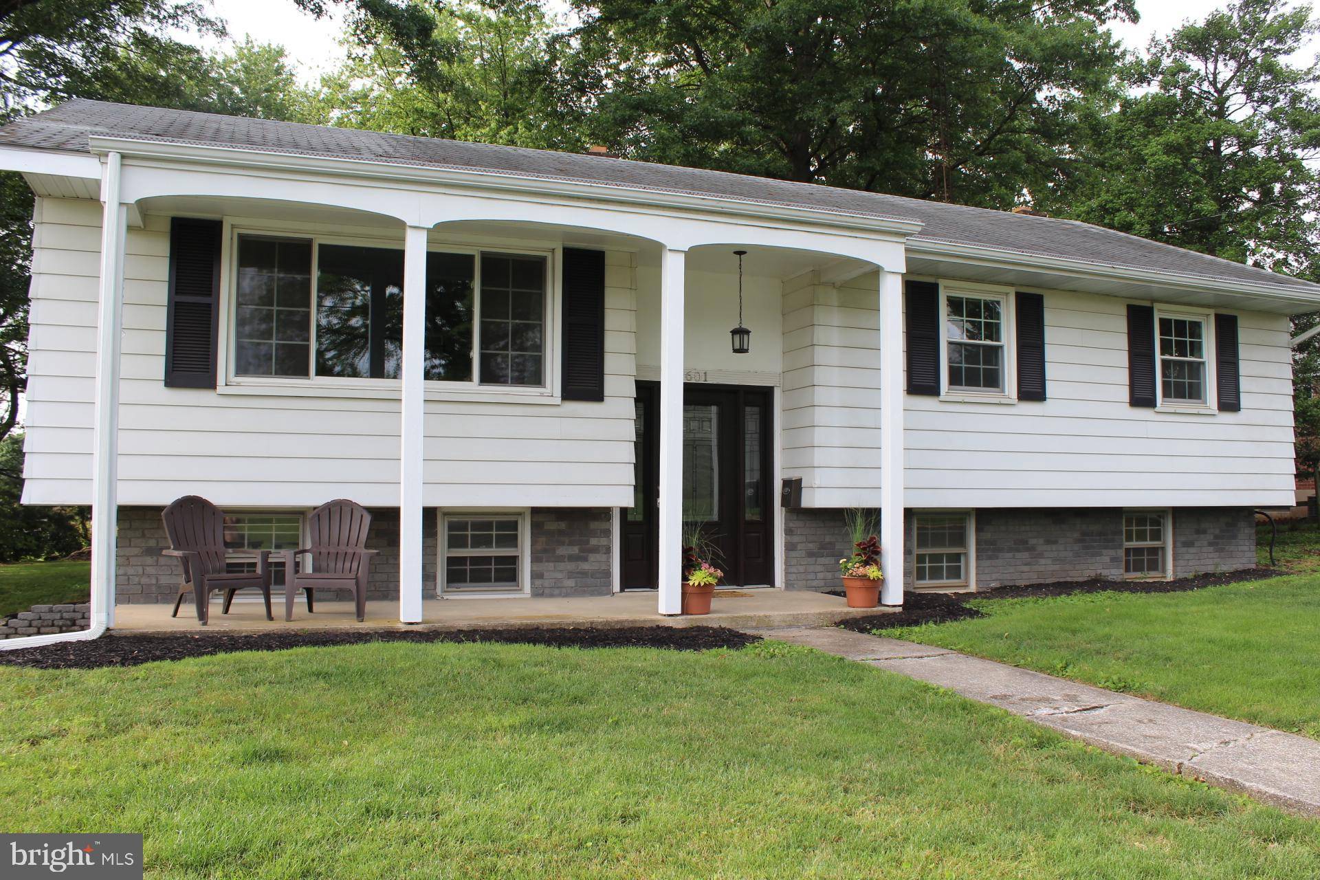 601 E HUMMELSTOWN ST, Elizabethtown, PA 17022
