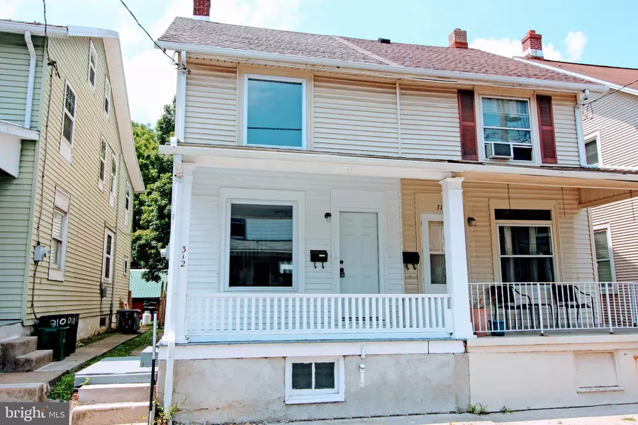 312 DUKE ST, Ephrata, PA 17522