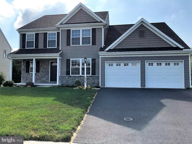 253 CEDAR HOLW, Manheim, PA 17545