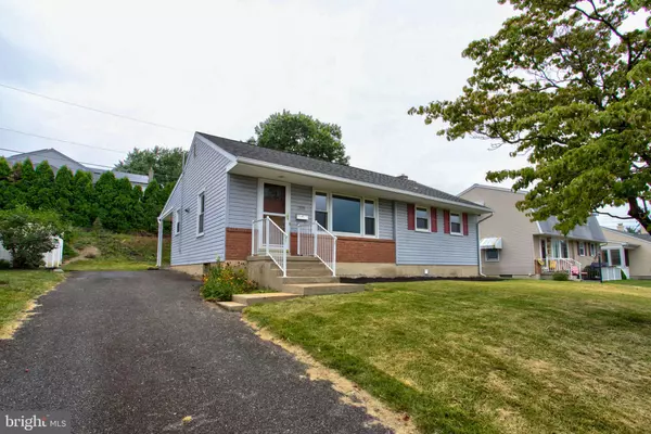 305 HILLSIDE AVE, Elizabethtown, PA 17022