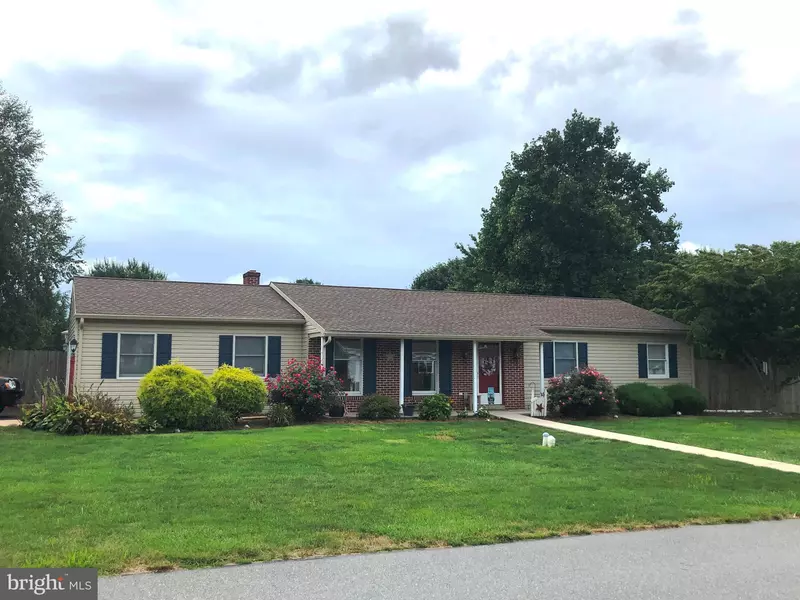 2495 WILLOW HILL DR, Lancaster, PA 17602