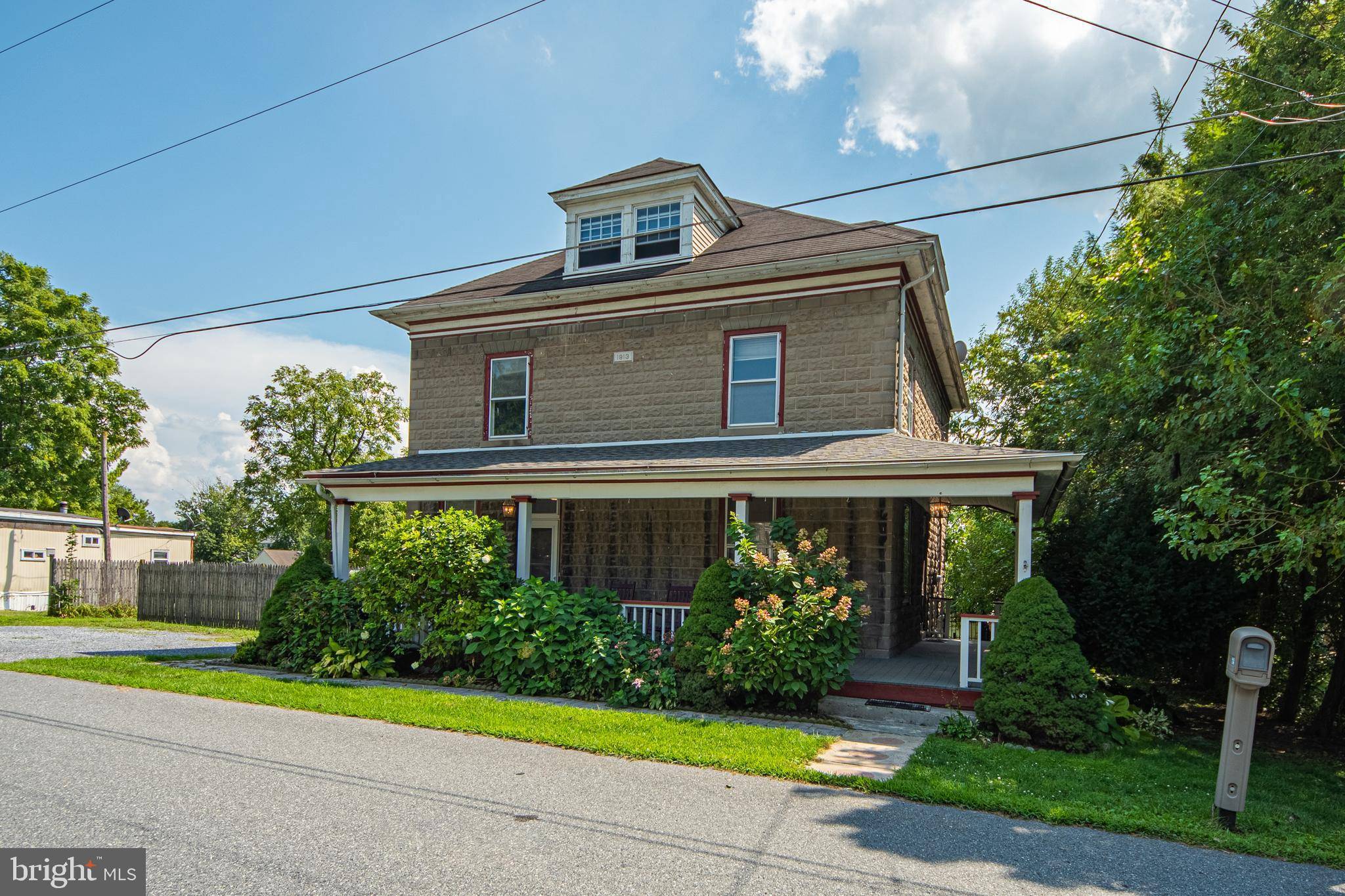 Elizabethtown, PA 17022,112-114 HEISEY AVE