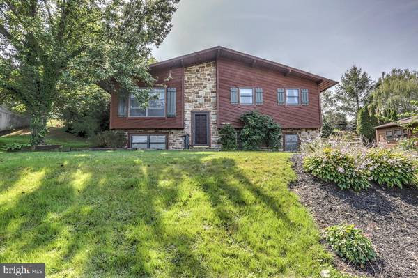 628 W CHURCH RD, Ephrata, PA 17522