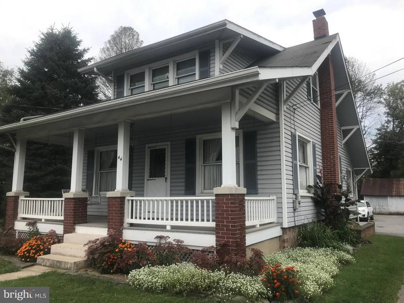 44 W MAIN ST, Reinholds, PA 17569