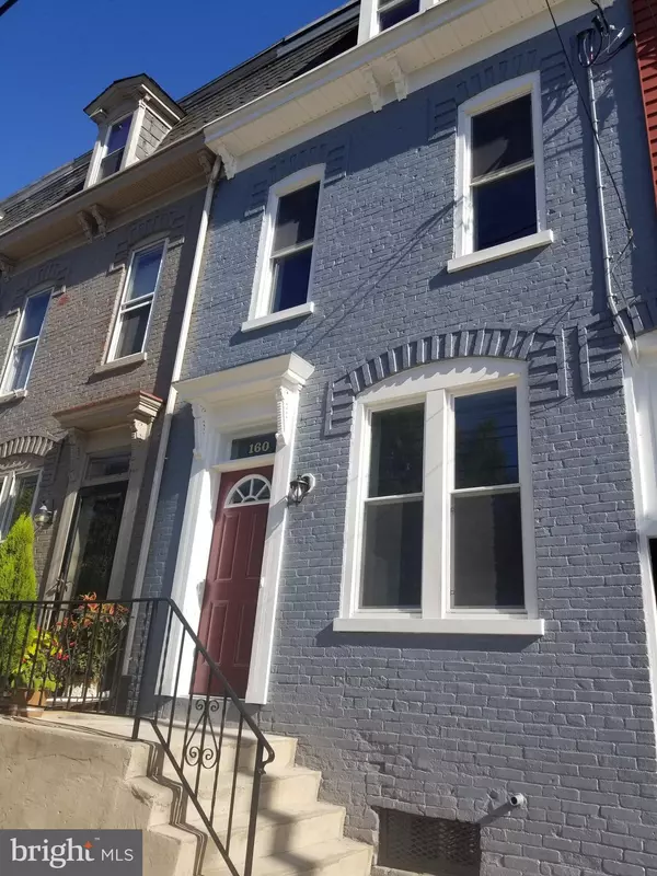 160 WALNUT ST, Columbia, PA 17512