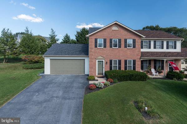 19 ROLLING HILL DR, Lititz, PA 17543