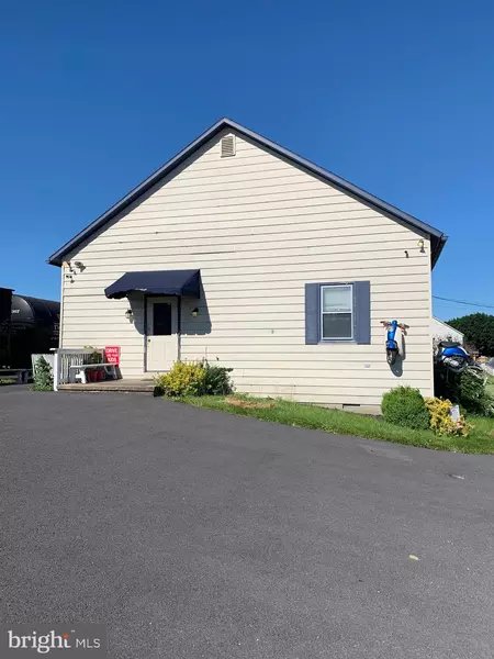 242 GAP RD, Ronks, PA 17572