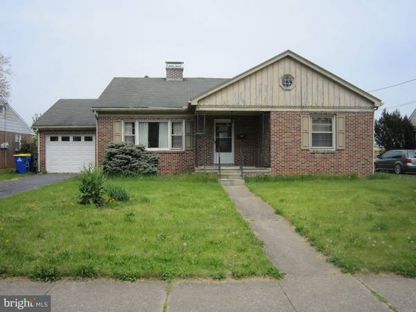 105 E CONESTOGA ST, New Holland, PA 17557