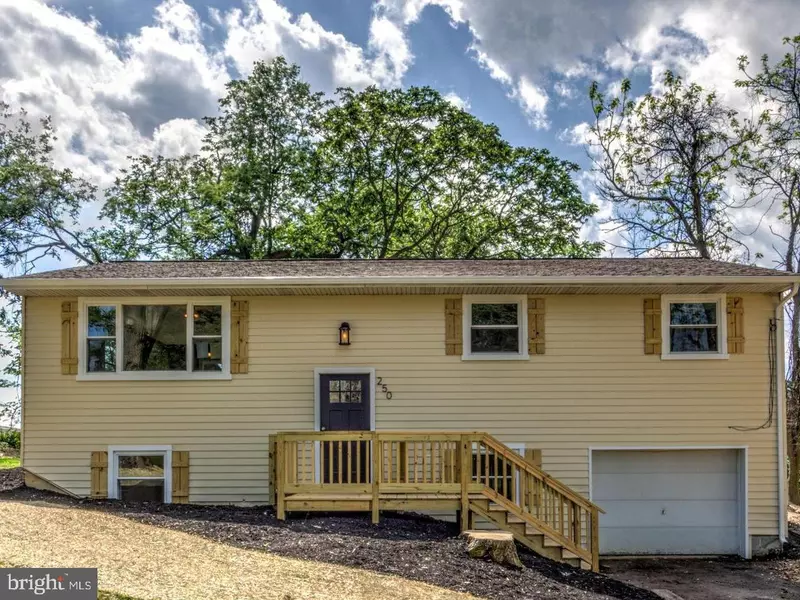 250 HILLDALE RD, Pequea, PA 17565