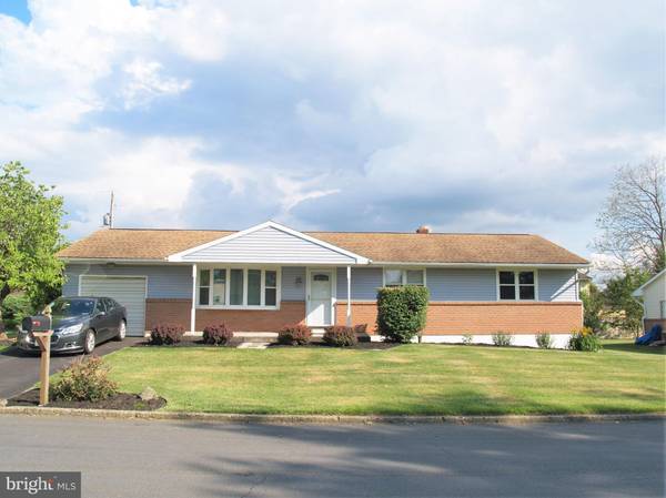 7440 COLUMBINE RD, Macungie, PA 18062