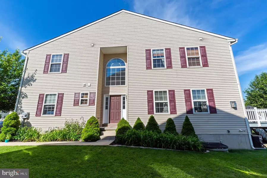 6945 HUNT DR, Macungie, PA 18062