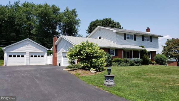 Allentown, PA 18104,5815 HOLIDAY DR