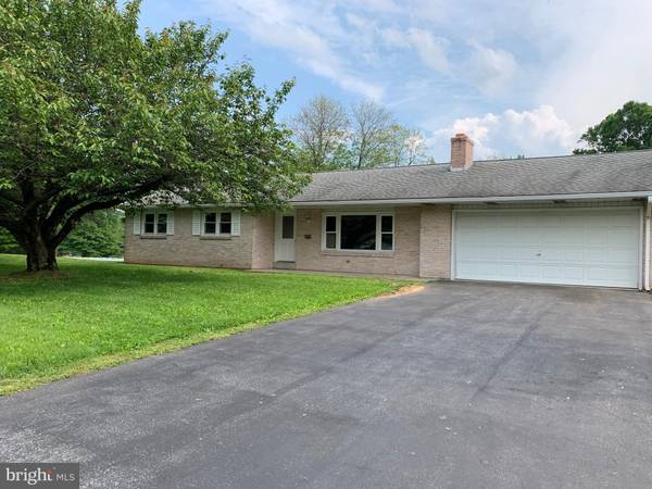 6 VALLEY DR, Annville, PA 17003