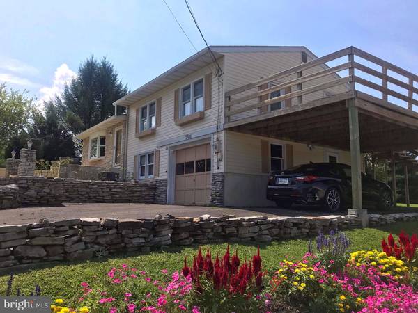 304 W PARK ST, Newmanstown, PA 17073