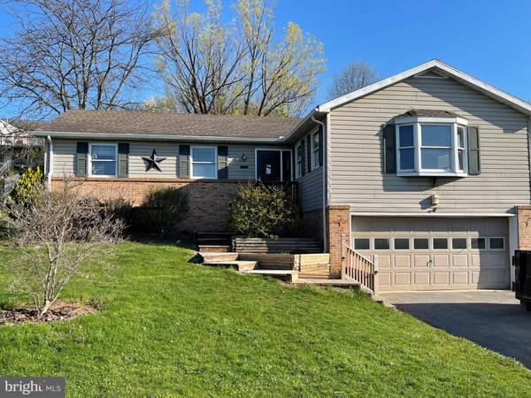 30 MIDDLE AVE, Jonestown, PA 17038