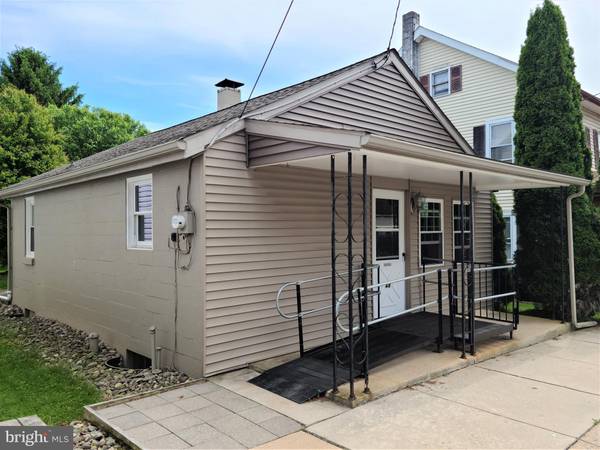 48 E MAIN ST, Newmanstown, PA 17073