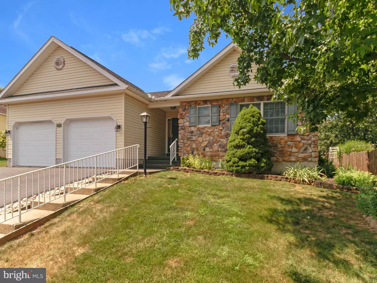 Pennsburg, PA 18073,1040 JODIE CT