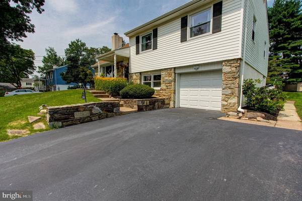 1564 DERRY DR, Dresher, PA 19025