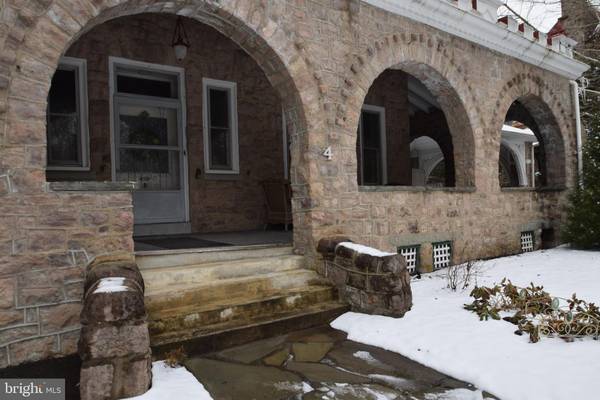 Maple Glen, PA 19002,4 LINDENWOLD TER