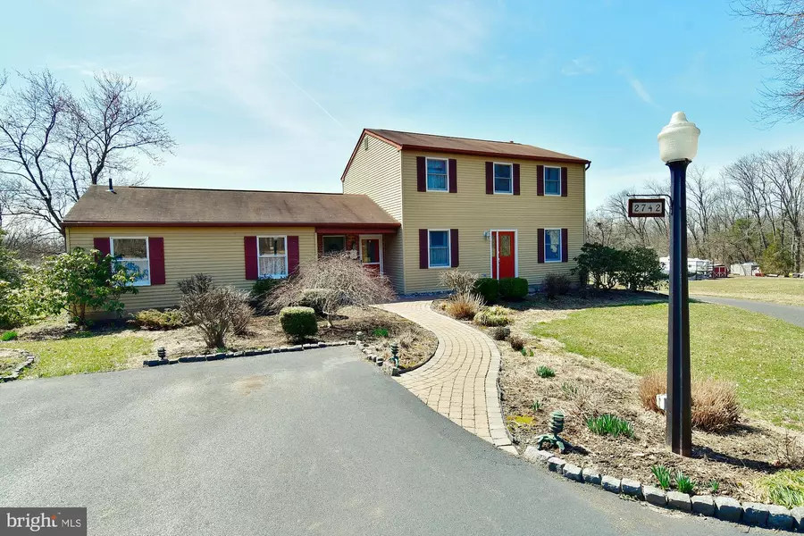 2742 LITTLE RD, Perkiomenville, PA 18074