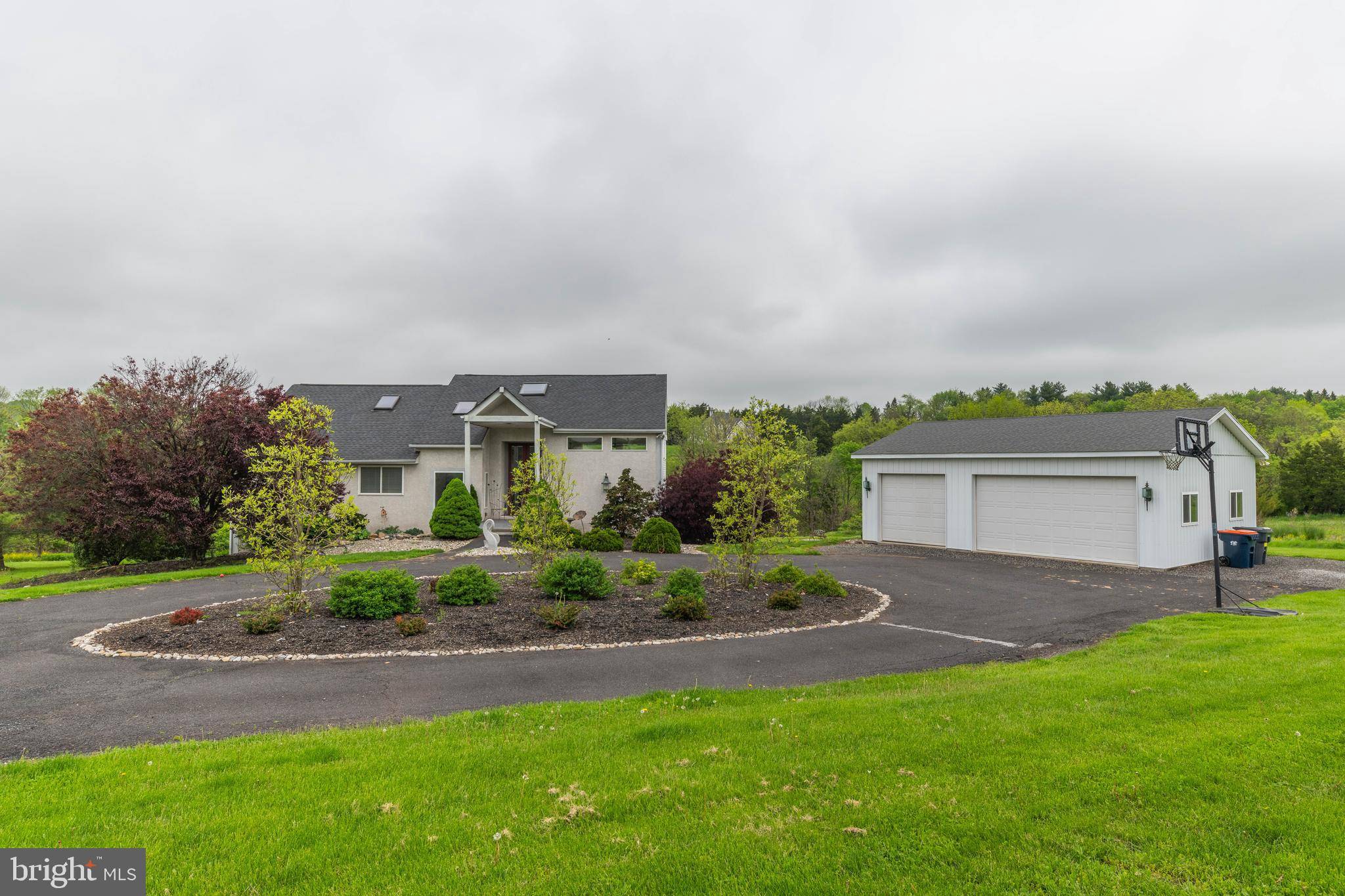 935 HALDEMAN RD, Schwenksville, PA 19473