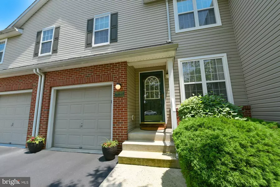 402 NOTTINGHAM LN, Collegeville, PA 19426