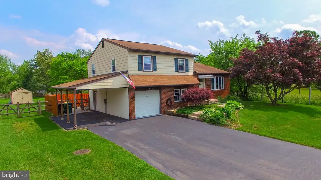 102 MEADOWLAND DR, Red Hill, PA 18076