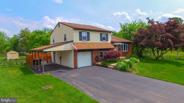 102 MEADOWLAND DR, Red Hill, PA 18076