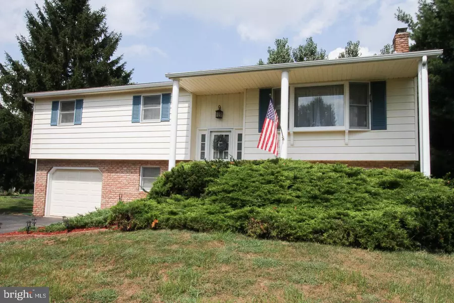 83 ONYX LN, Gilbertsville, PA 19525