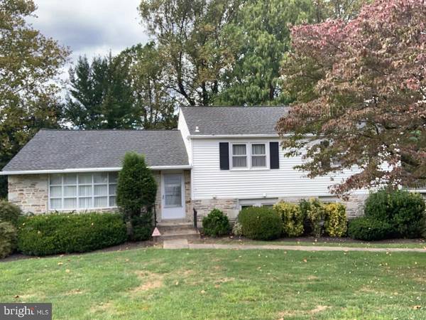 2046 WINTHROP RD, Huntingdon Valley, PA 19006