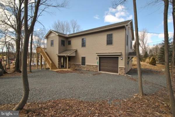 204 TROUT CREEK DR, Pocono Lake, PA 18347