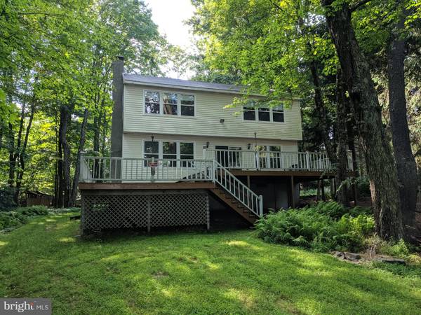 2158 WINONA DR, Pocono Lake, PA 18347