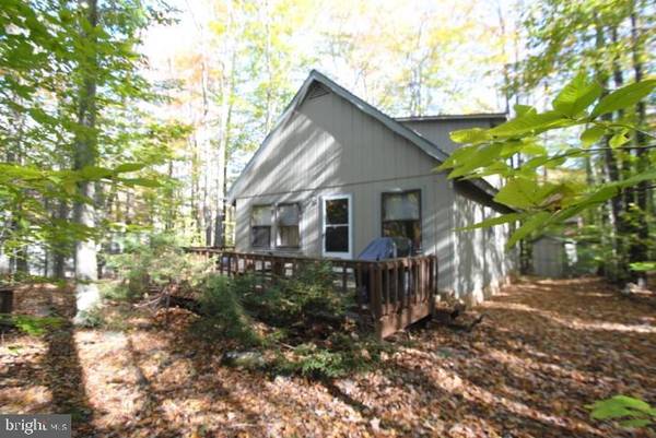 2094 LEHIGH DR, Pocono Lake, PA 18347