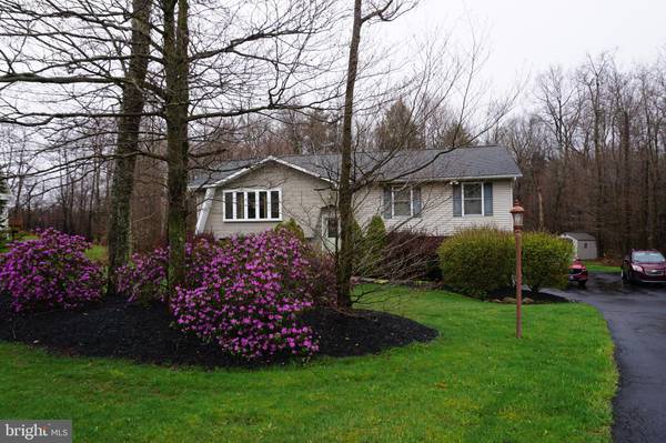 3224 SUSSEX DR, Tobyhanna, PA 18466